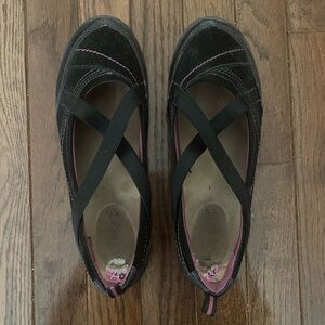 WOMAN’S EARTH ORIGINS SLIP-ON MARY JANES